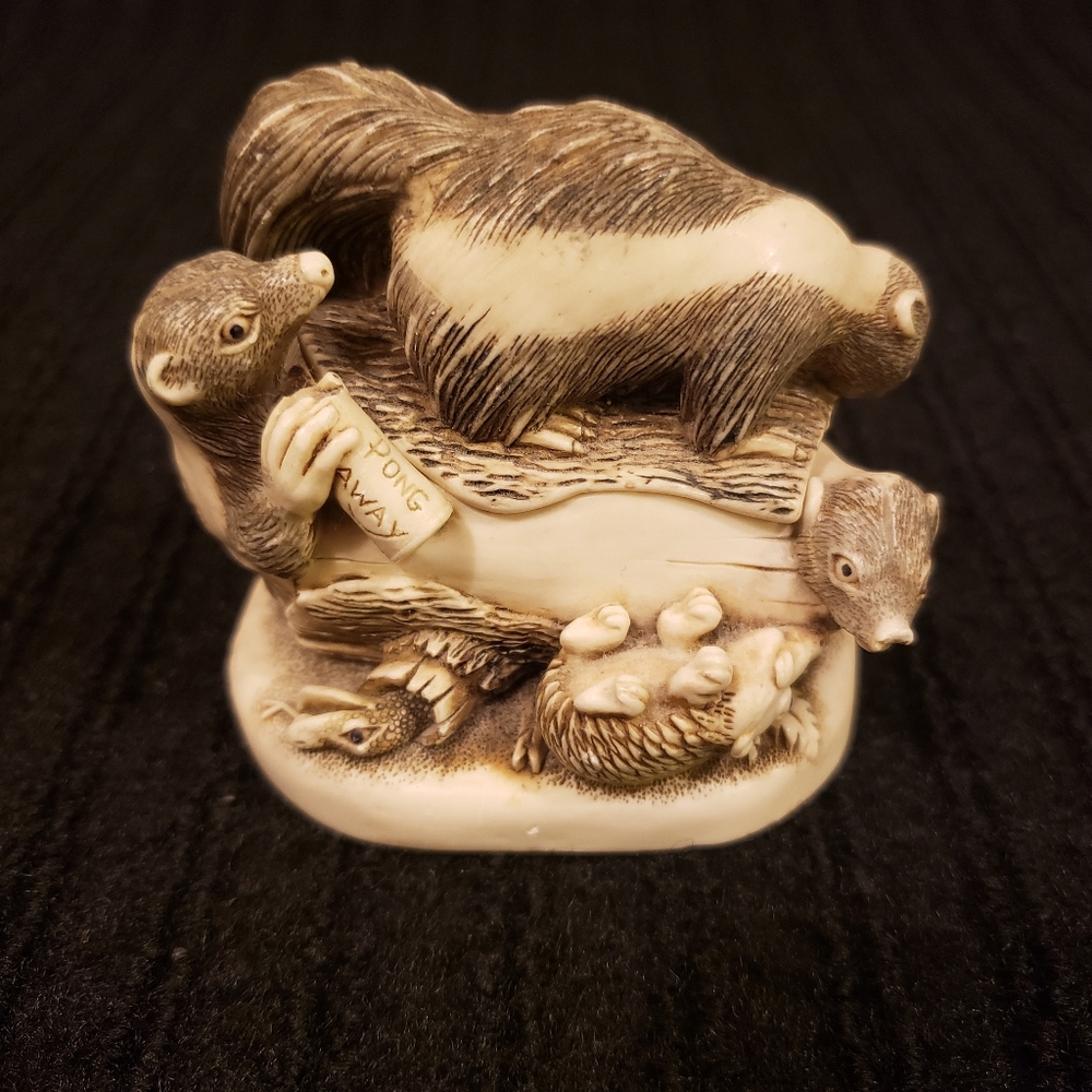 Harmony Kingdom Foul Play Skunks Treasure Jest